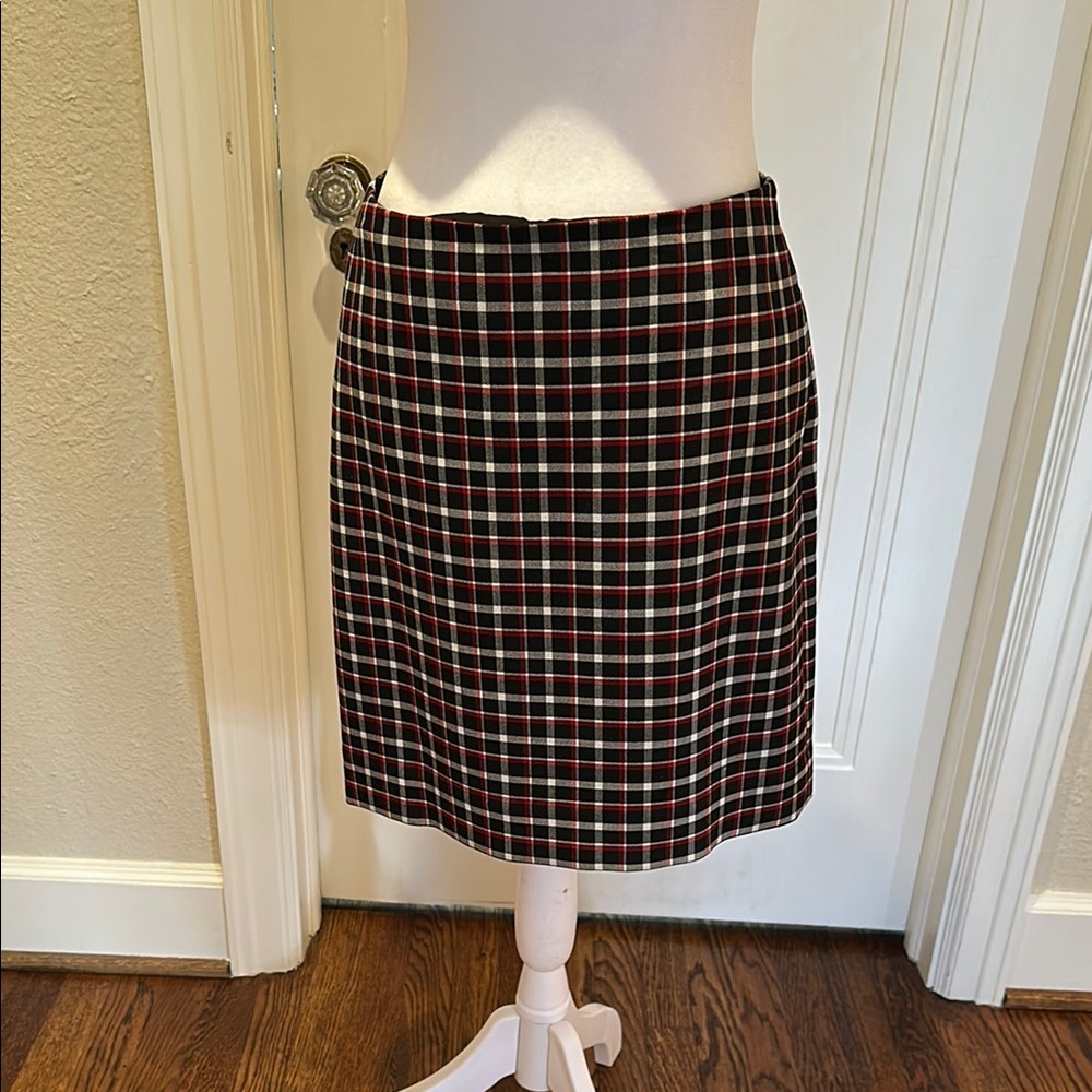 Chic Plaid Skirt in Black, Red, and White